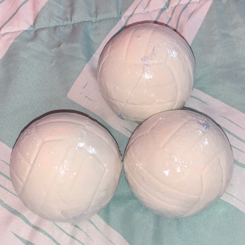 3 volleyball bath bombs